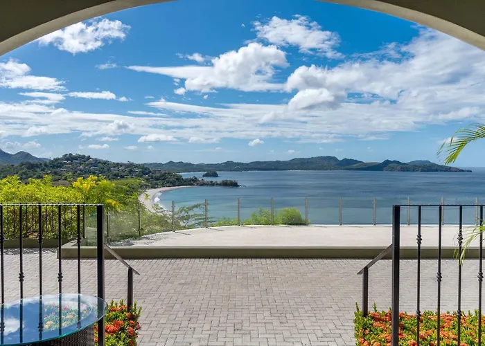 Luxury With Panoramic Ocean Views, Sparkling Infinity Pool, And Modern Open-concept Design Hébergement de vacances Playa Flamingo